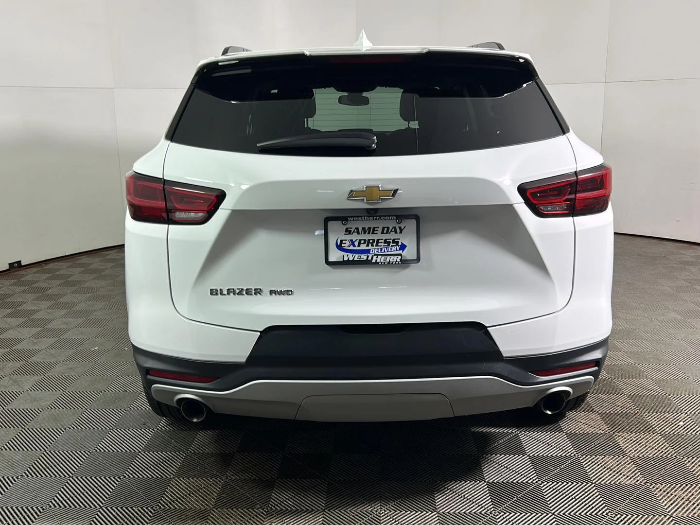 Used 2023 Summit White Chevrolet LT image 7