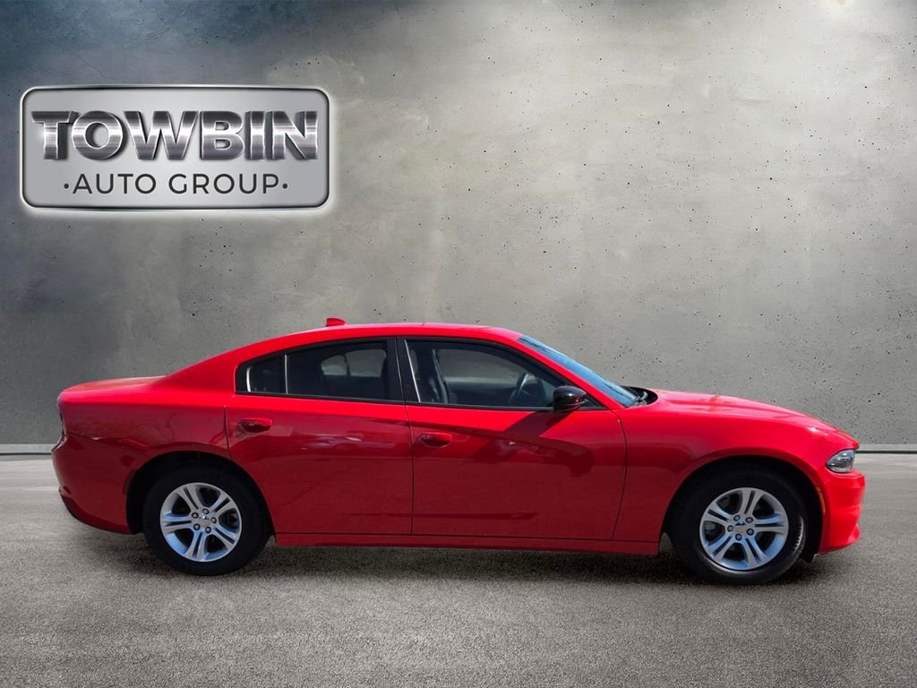 Used 2023 Red Dodge SXT image 3