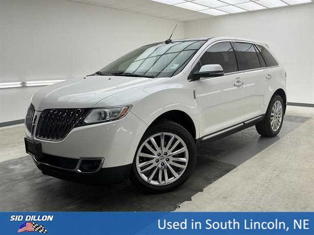 Used 2013 White Platinum Metallic Tri-Coat Lincoln AWD 4DR SUV image 1