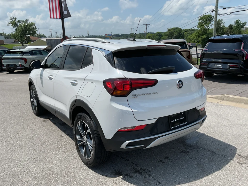 Used 2020 White Frost Tricoat Buick Select image 7