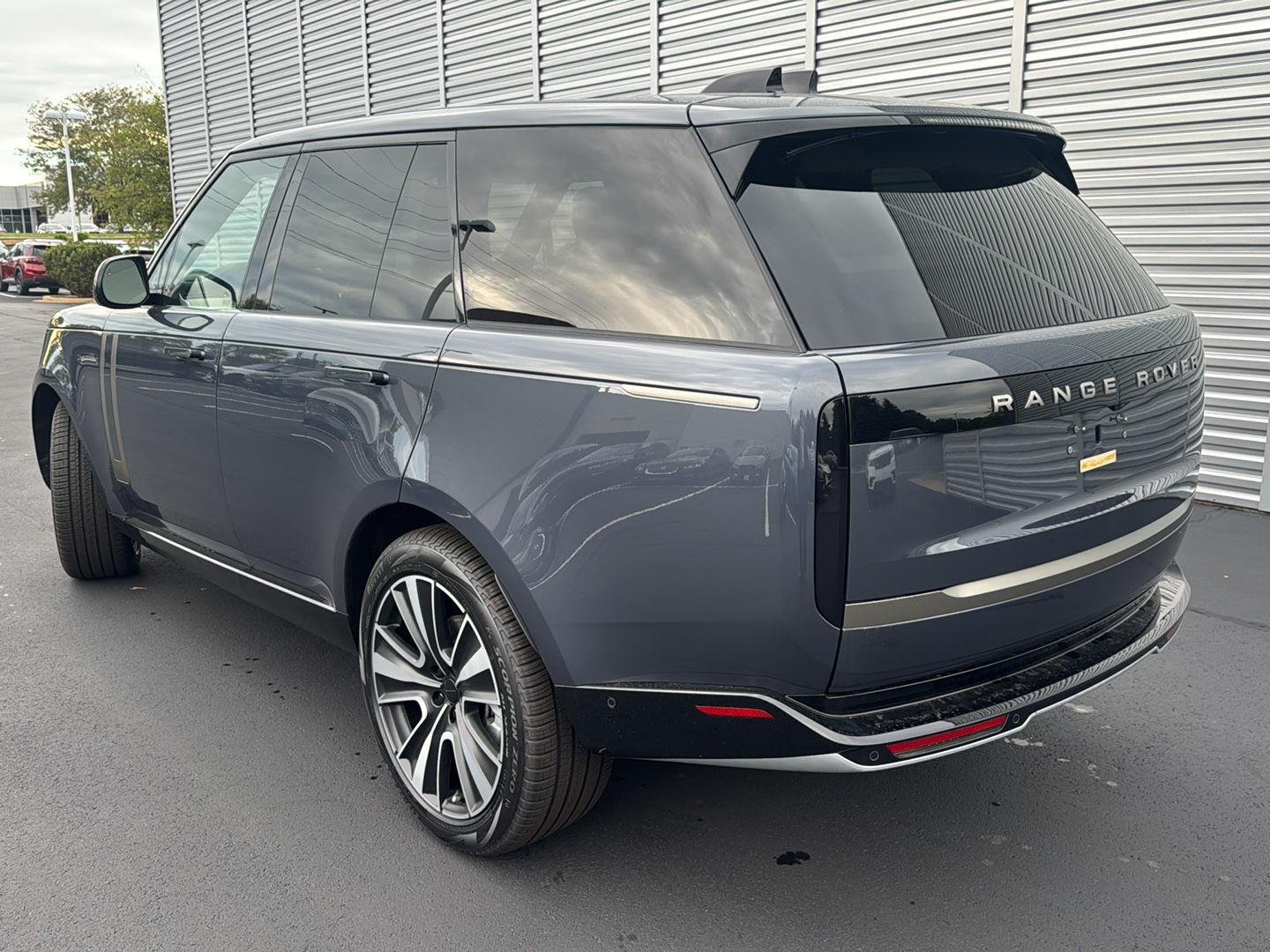 New 2026 Varesine Blue Land Rover SE image 3