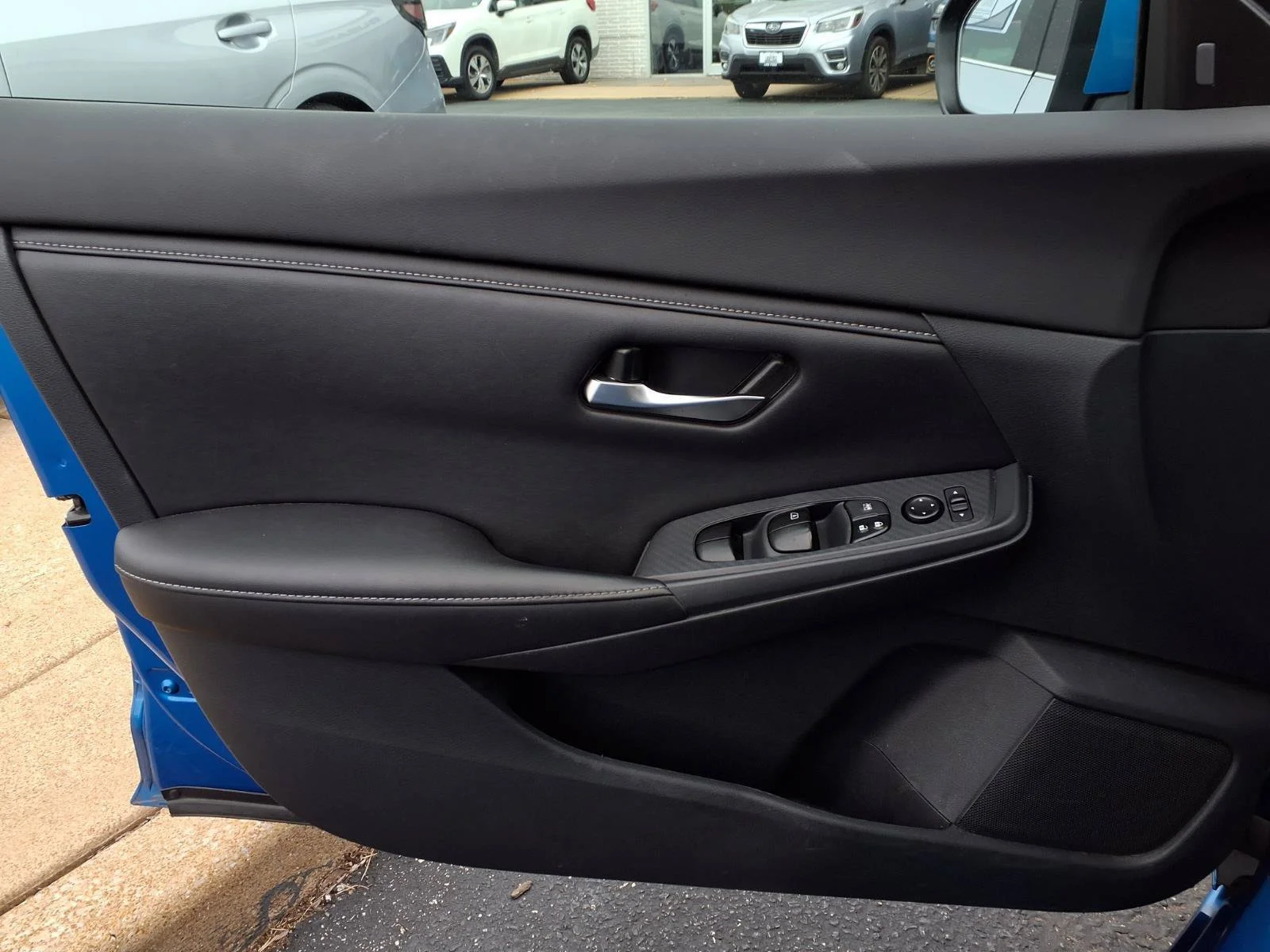 Used 2022 Electric Blue Metallic Nissan SV image 18