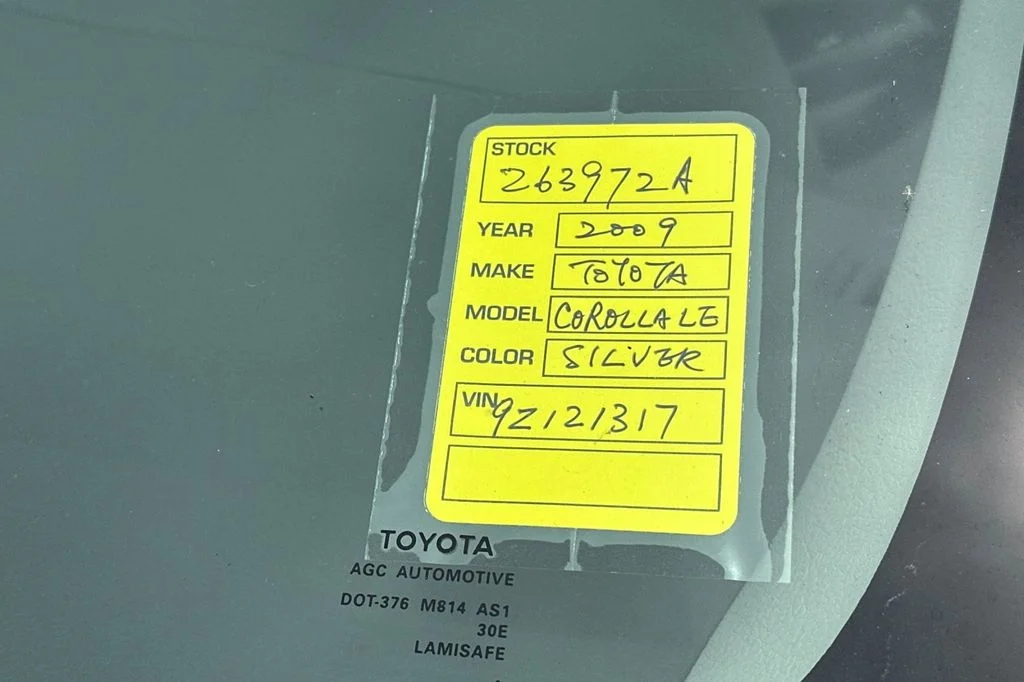 Used 2009 Silver Toyota LE image 3