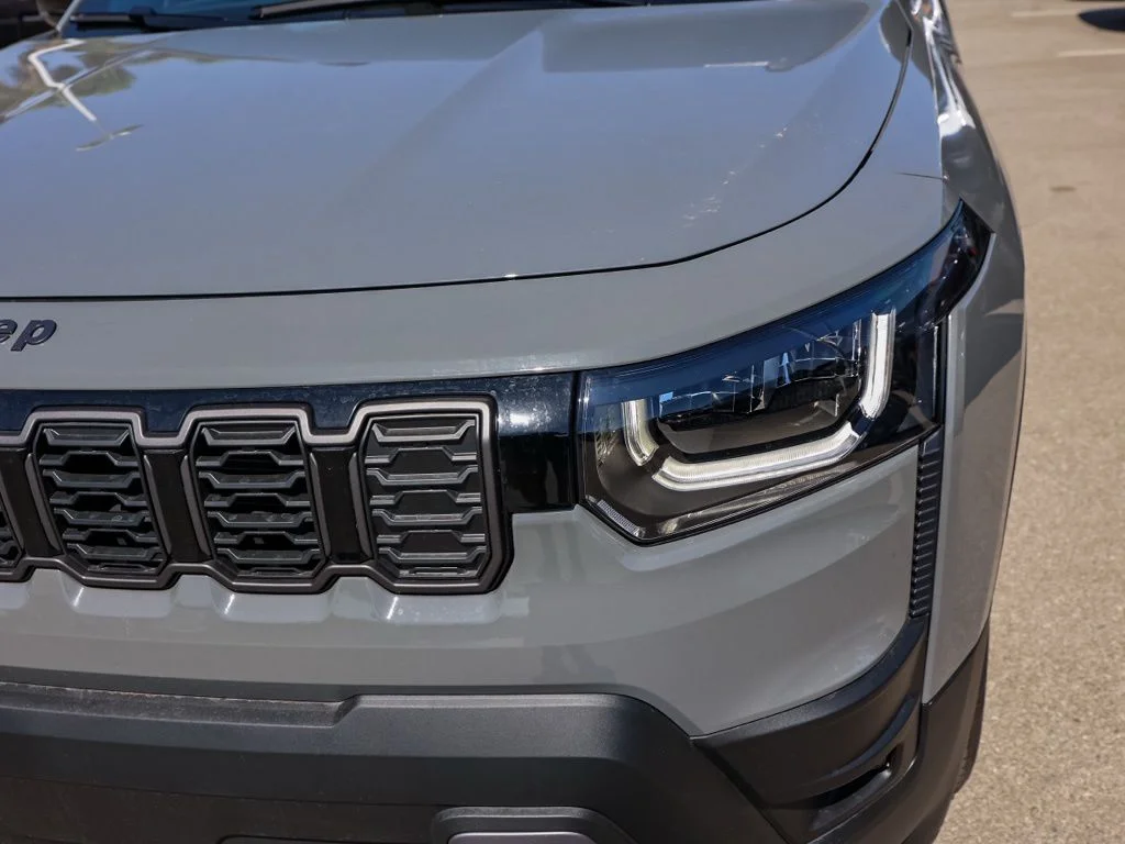 New 2026 Sting-Gray Clear-Coat Exterior Paint Jeep Limited image 9