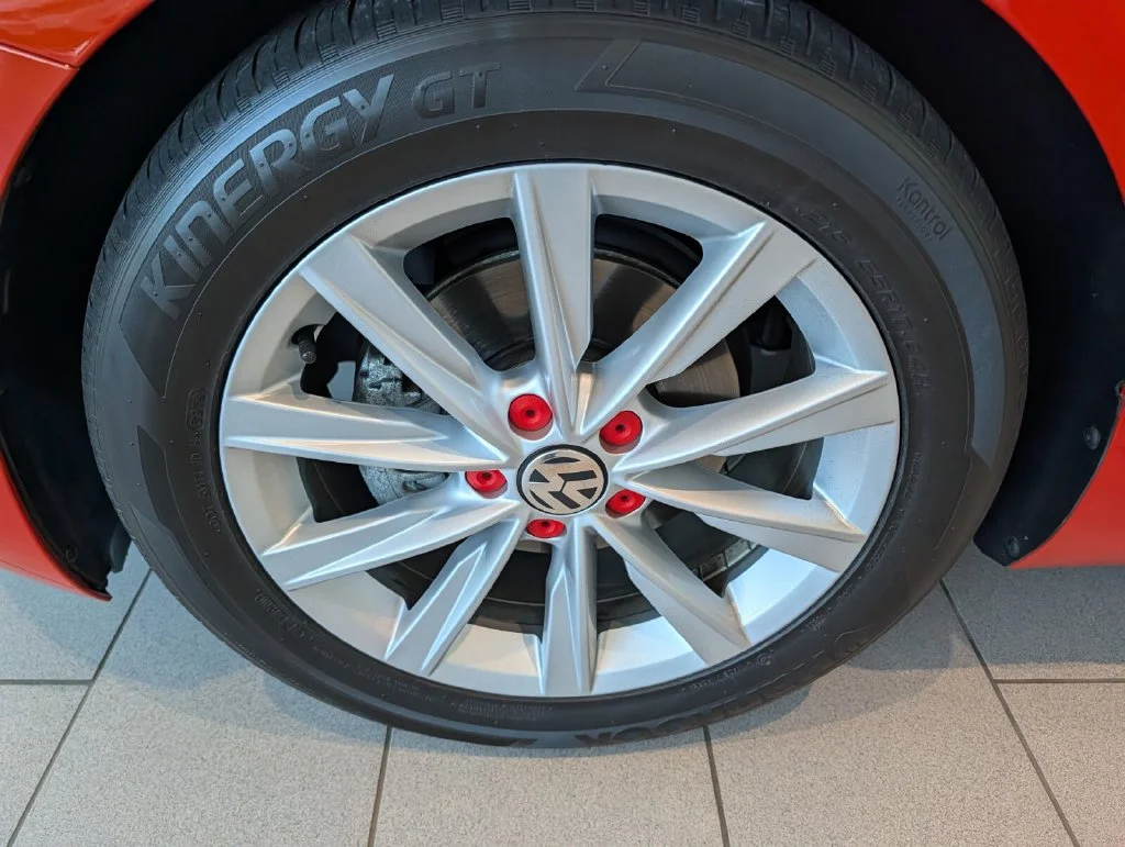 Used 2019 Orange Volkswagen 2.0T SE image 8