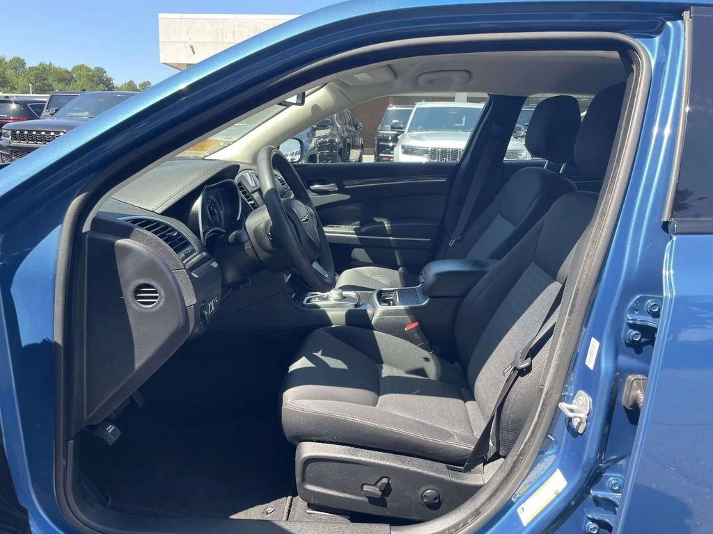Certified Used 2022  Chrysler Touring image 25