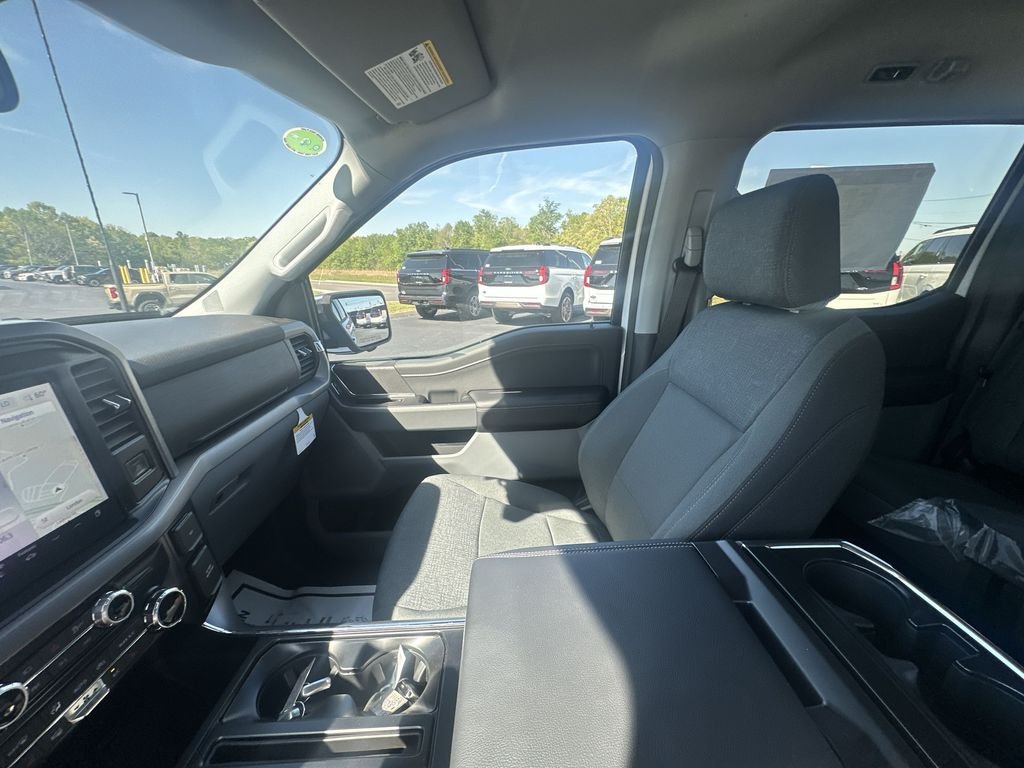 New 2026 Oxford White Ford XLT image 11