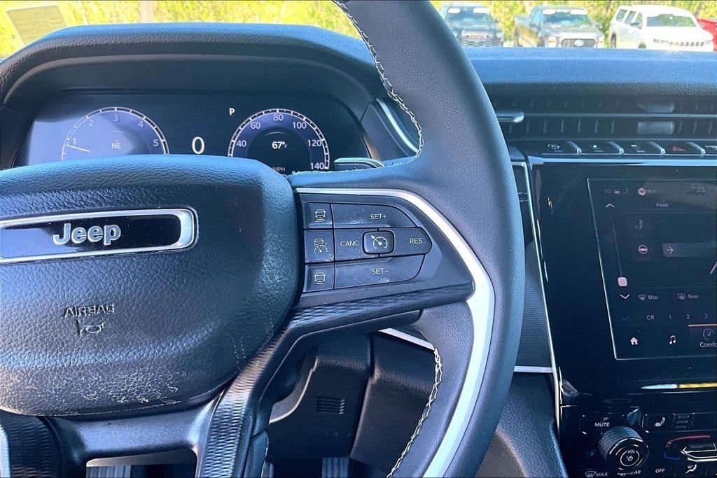 Used 2025 Red Jeep Altitude image 15