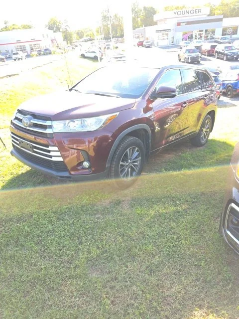 Used 2018 Red Toyota XLE image 1