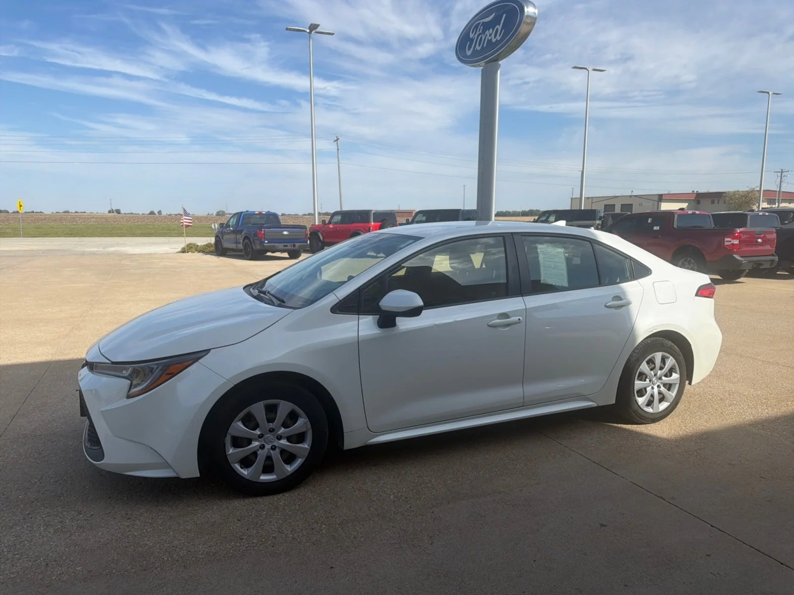 Used 2020 White Toyota LE image 4