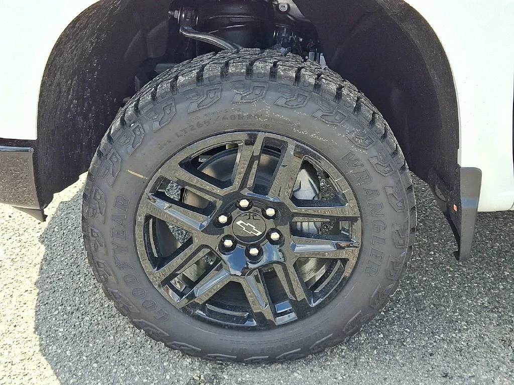 New 2026 Summit White Chevrolet Custom Trail Boss image 20