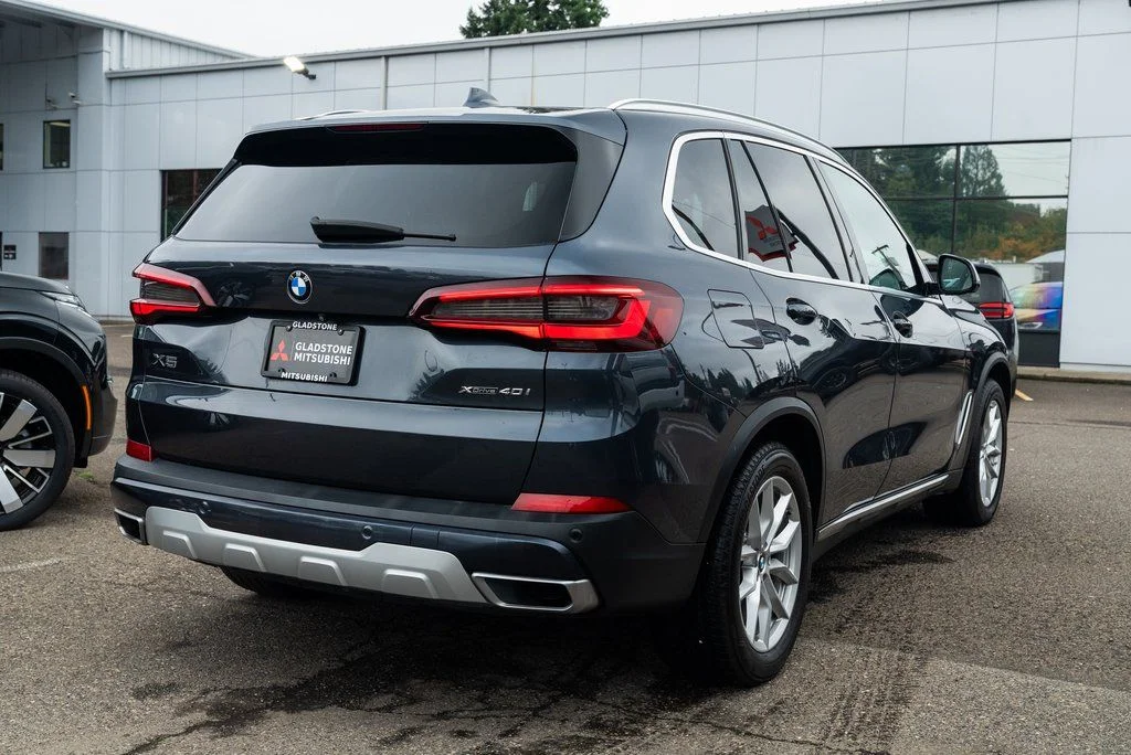 Used 2021 Gray BMW xDrive40i image 6