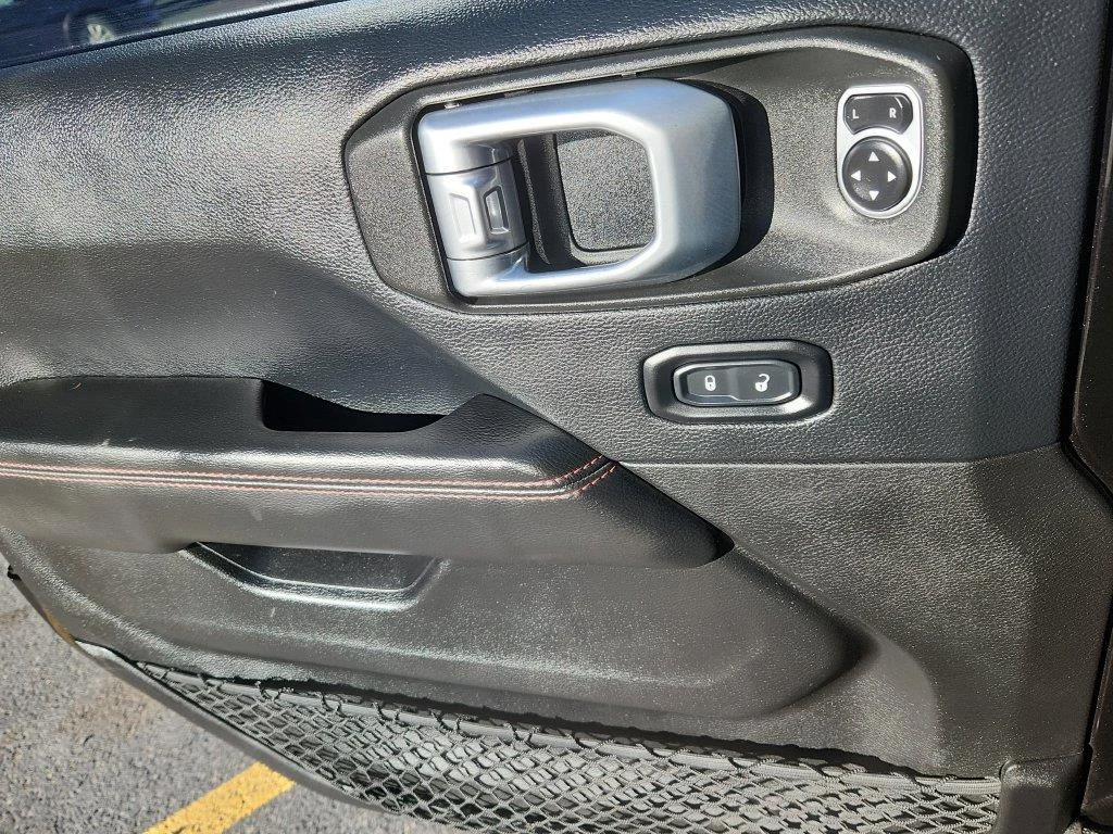 Used 2024 Black Clearcoat Jeep High Altitude image 9