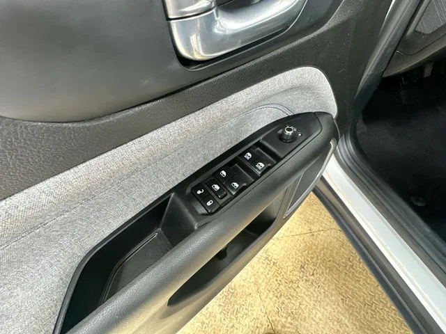 Used 2024 White Jeep Latitude image 16