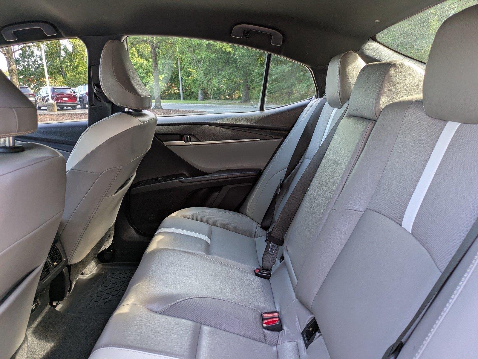 Used 2025  Toyota SE image 13