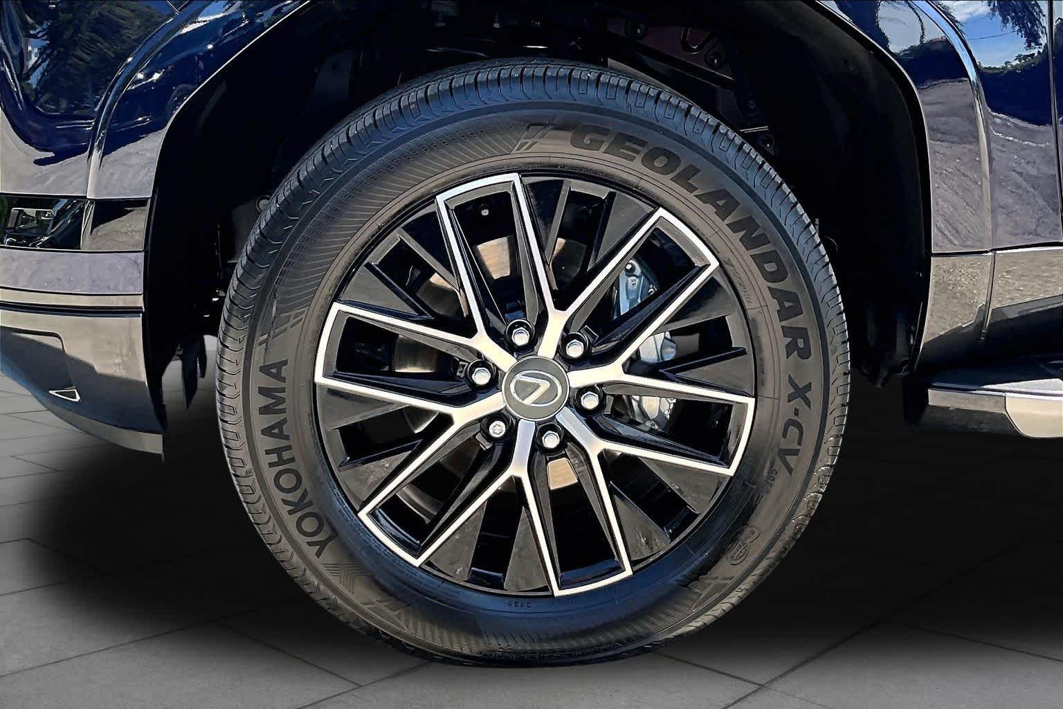 Used 2025 Nightfall Mica Lexus Premium+ image 11