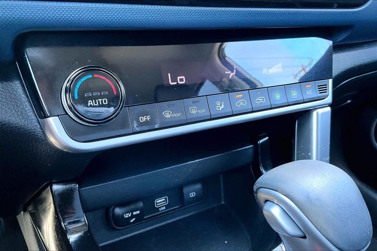 Used 2023 Snow White Pearl Kia S image 32