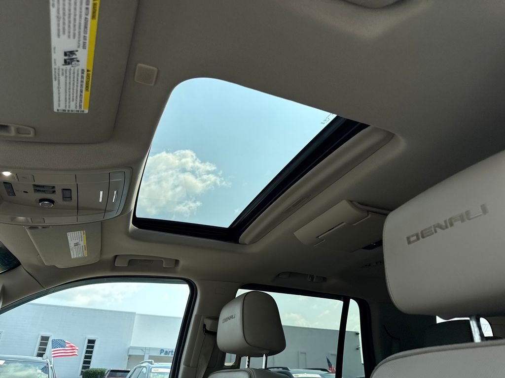 Used 2019 White GMC Denali image 19