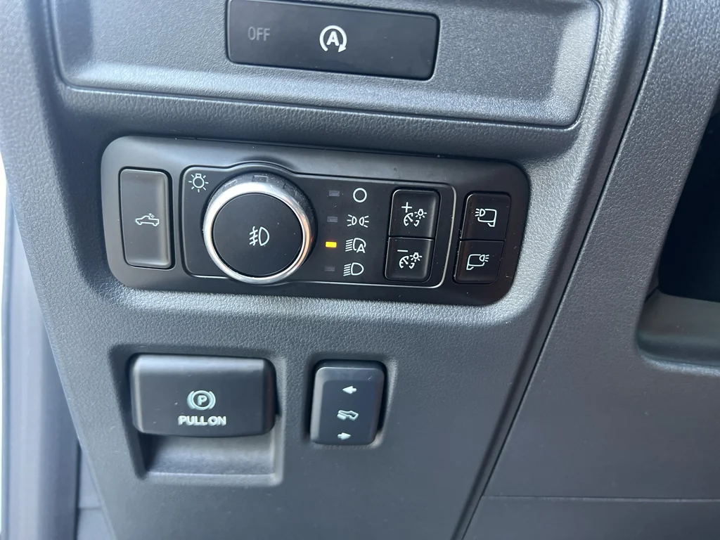 Used 2025 Oxford White Ford Tremor image 21