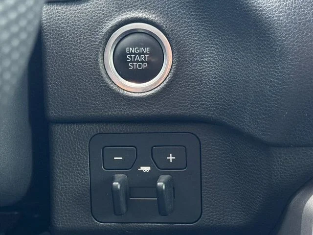 Used 2022 Silver Toyota SR5 image 27