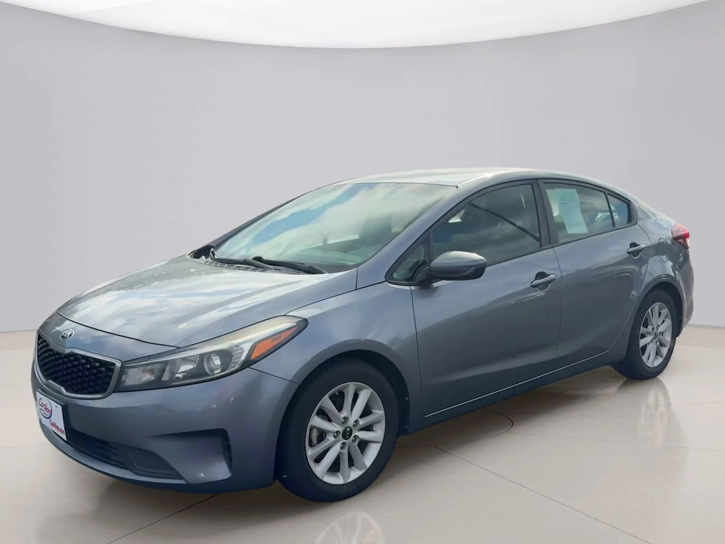 Used 2017 Gray Kia SE image 1