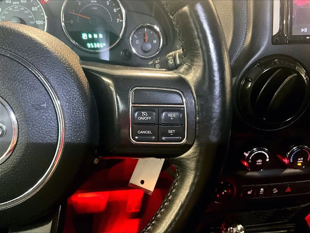 Used 2017 White Jeep Sahara image 23