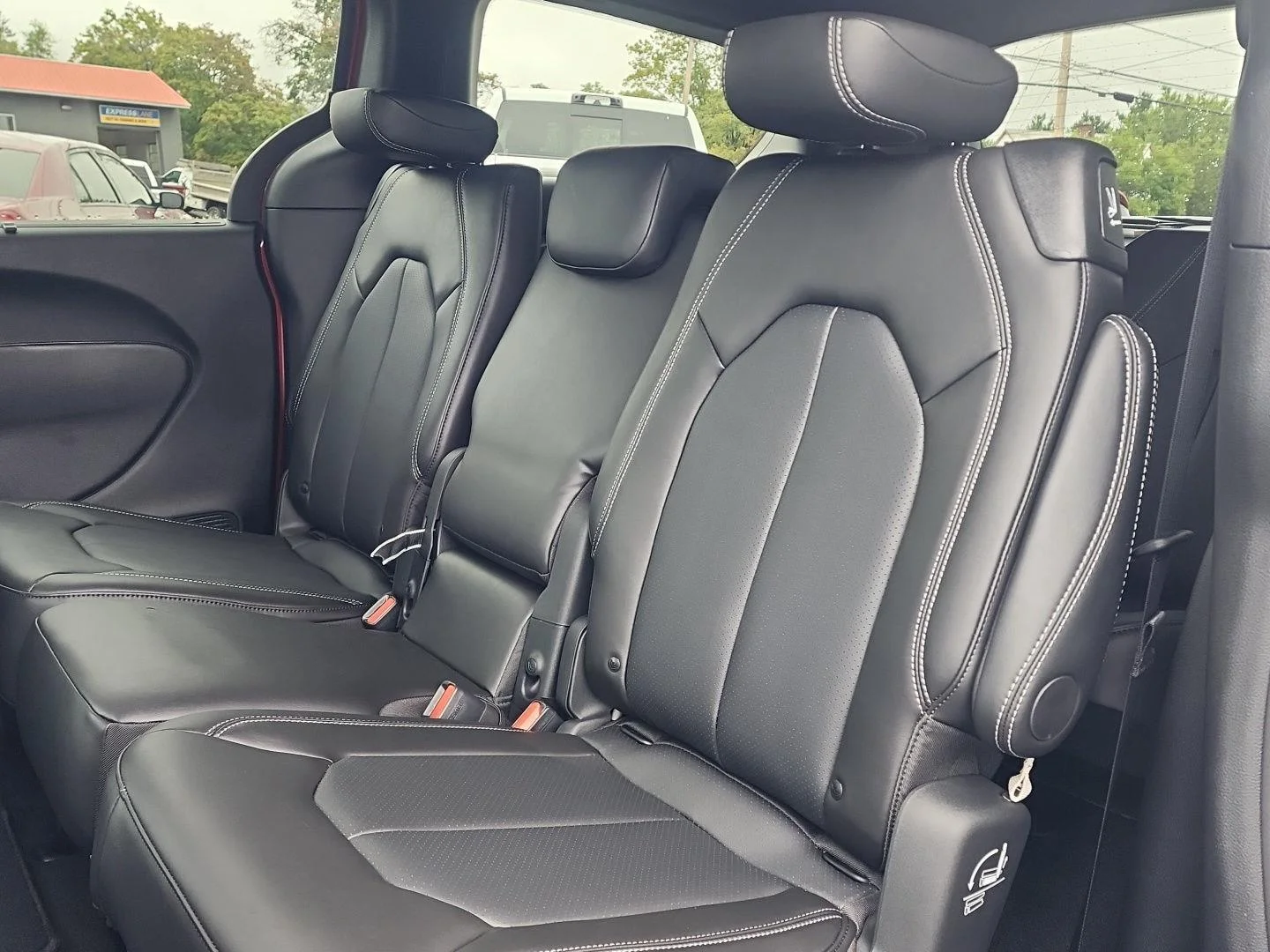 2026 Chrysler Pacifica Select - Photo 15