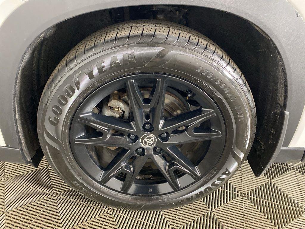 Certified Used 2024 Pearl Toyota Limited image 12