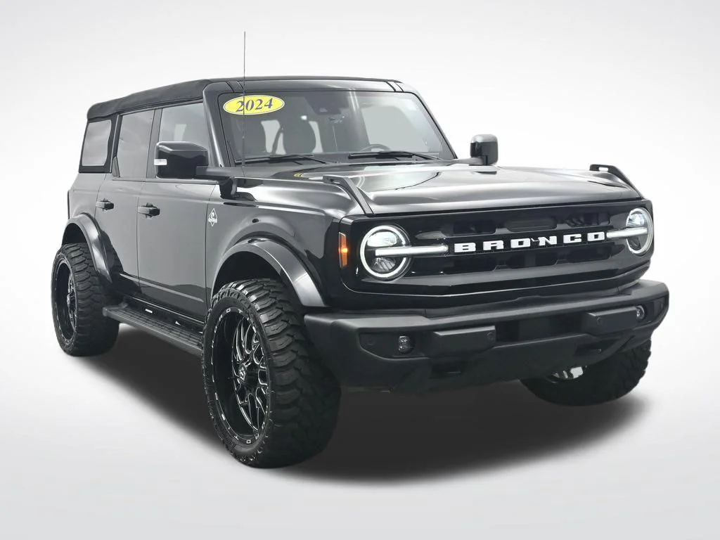 Used 2024 Shadow Black Ford Outer Banks image 3