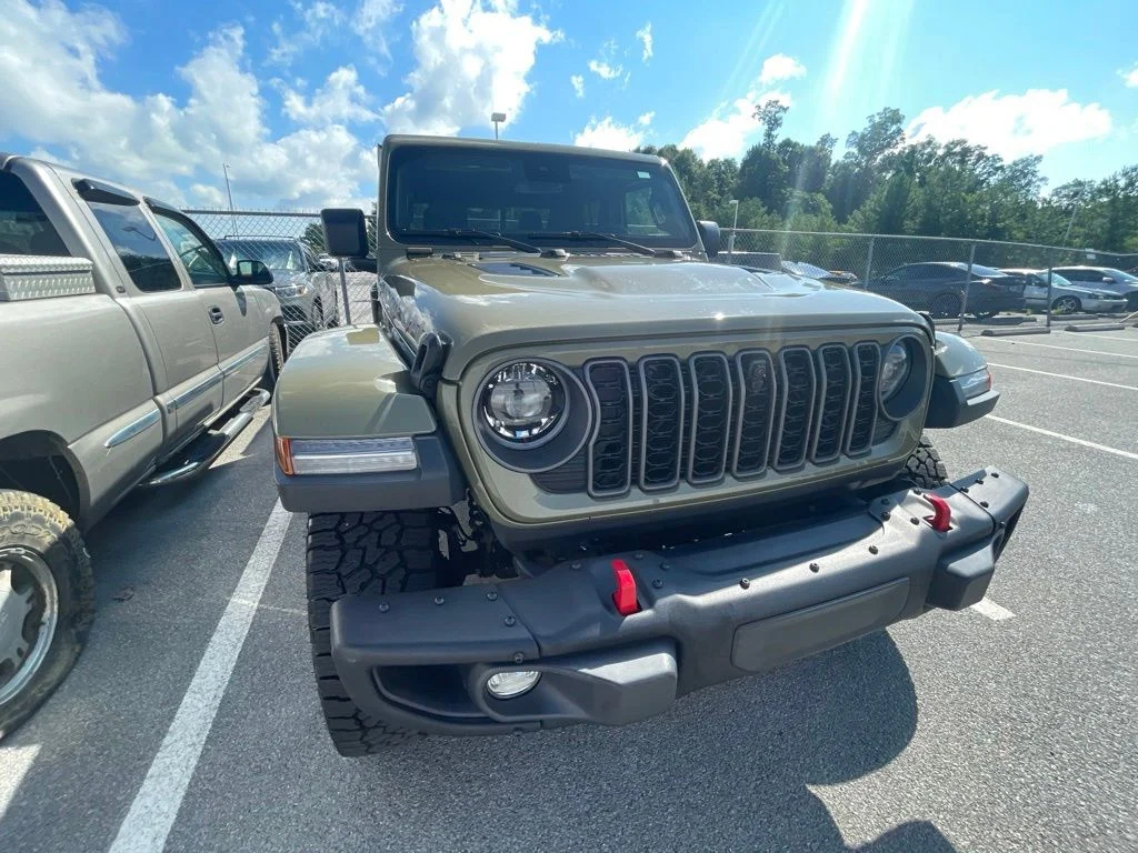 Used 2025 Green Jeep Rubicon image 5