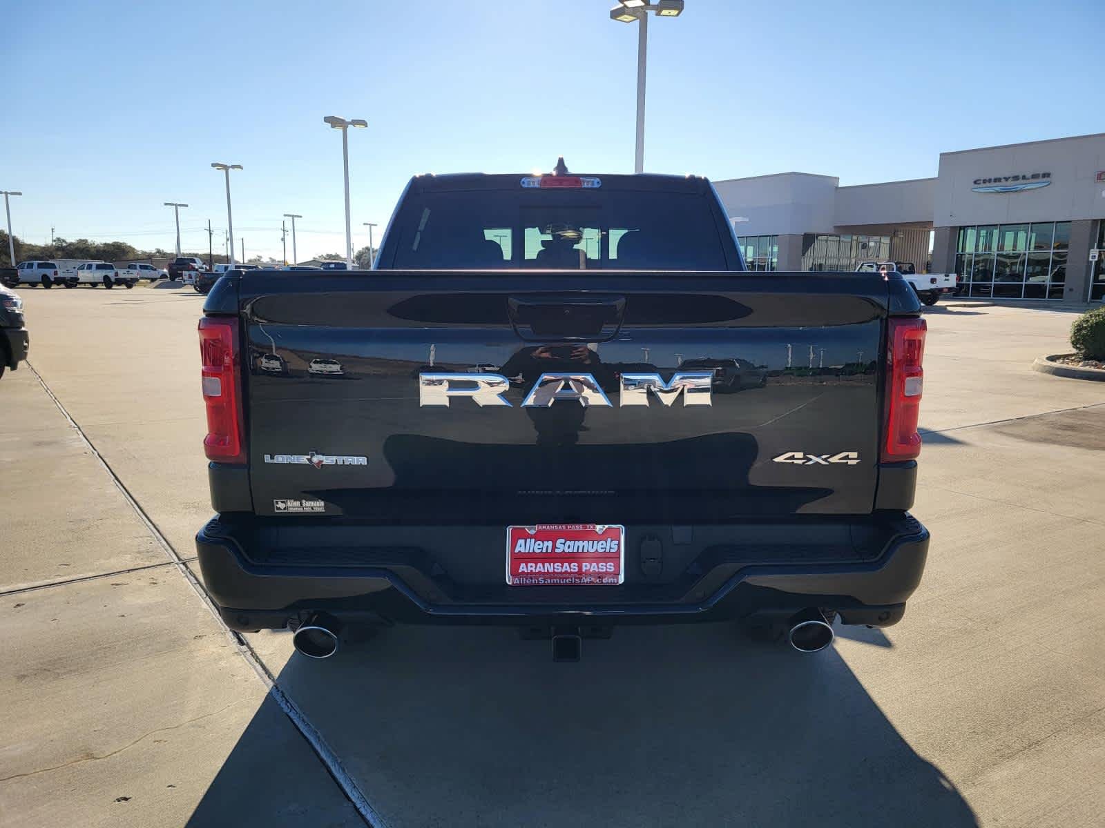 New 2026 Diamond Black Crystal Pearl-Coat Exterior Paint RAM Lone Star image 4