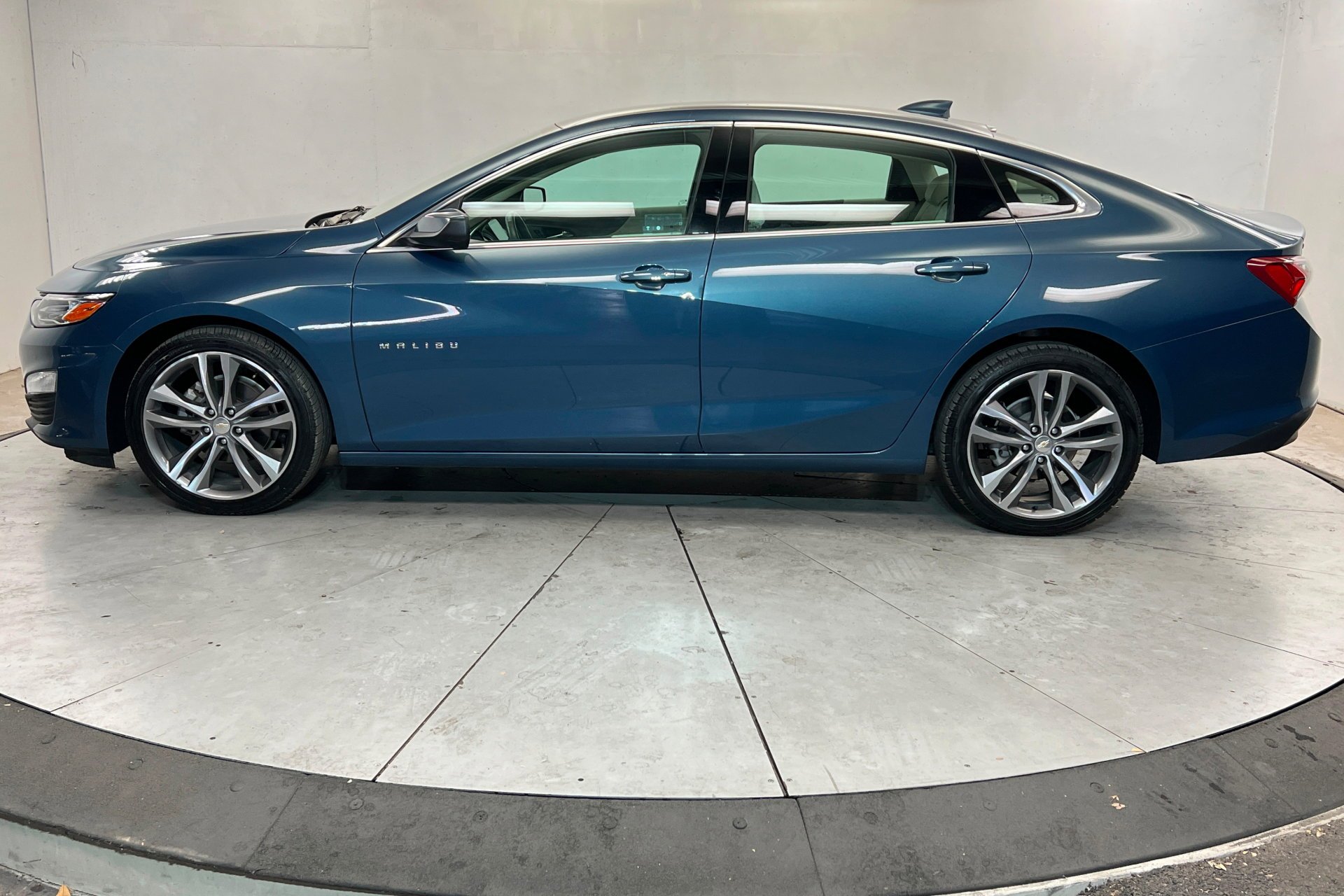 Used 2024 Lakeshore Blue Metallic Chevrolet LT image 2
