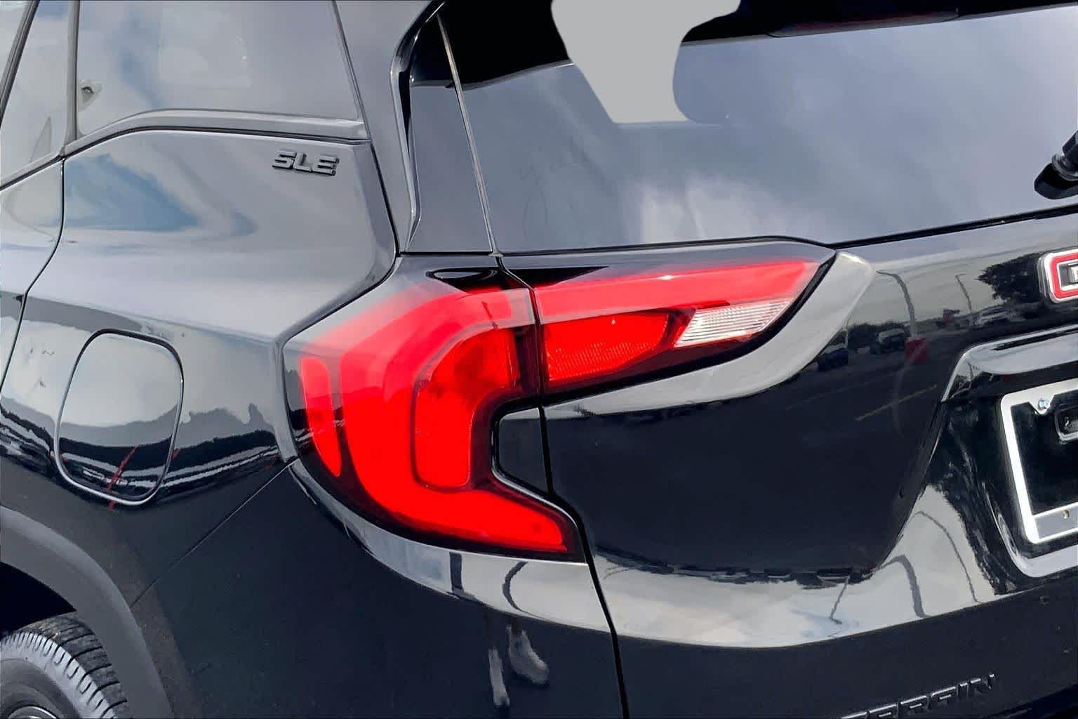 Used 2019 Ebony Twilight Metallic GMC SLE image 29