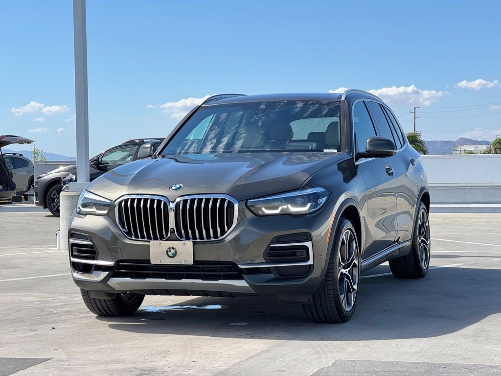 Used 2022 Green Metallic BMW sDrive40i image 5