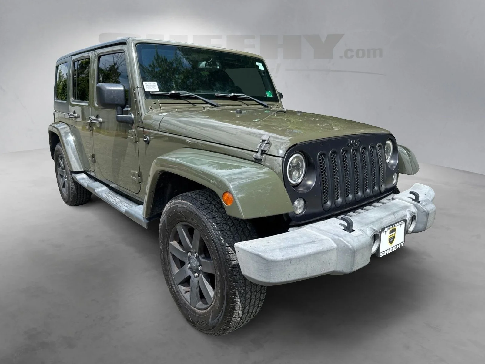 Used 2015 Green Jeep Unlimited Sahara image 2