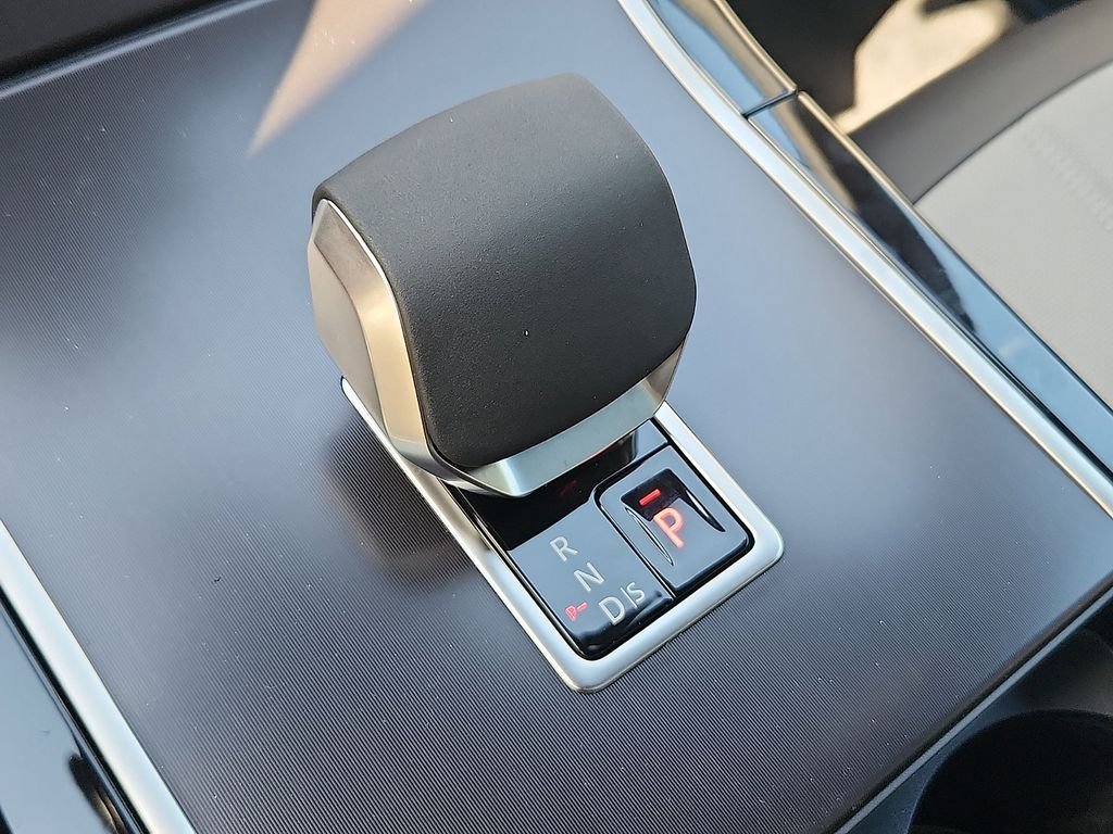 New 2026 Carpathian Grey Land Rover Hoxton Edition image 7