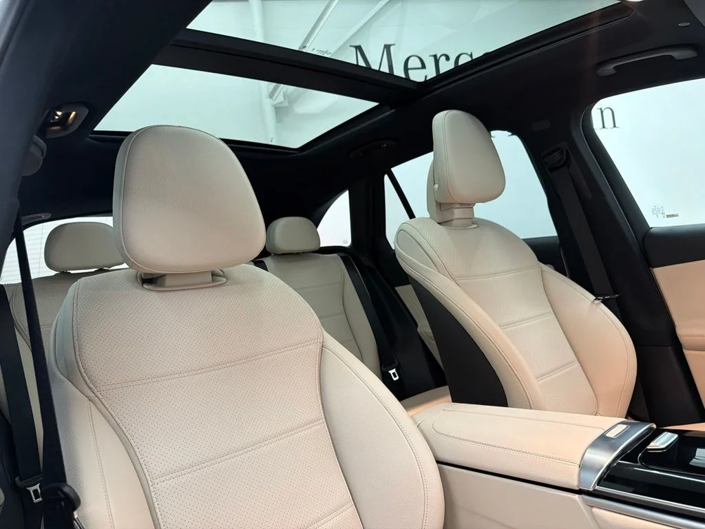 New 2027 White Mercedes-Benz GLC 300 image 28