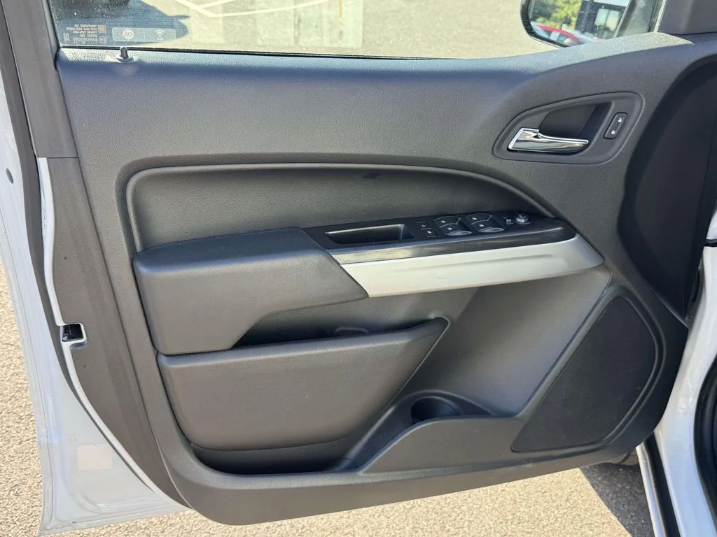 Used 2022 White Chevrolet LT image 26
