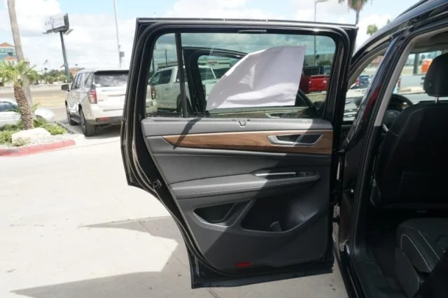 New 2026 Deep Black Pearl Volkswagen 2.0T SE w/Technology image 19
