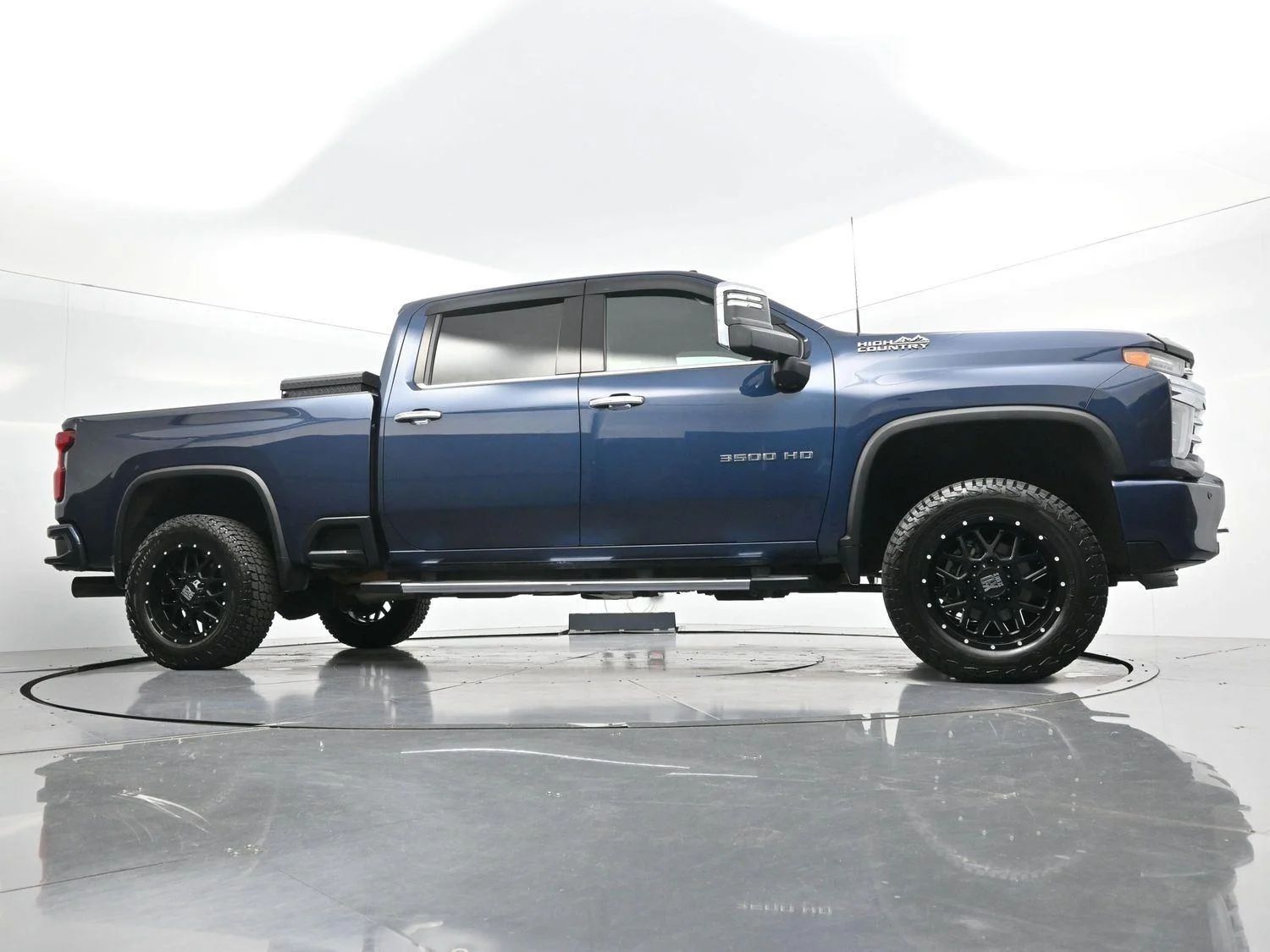 Used 2020 NORTHSKY BLUE METALLIC Chevrolet High Country image 46