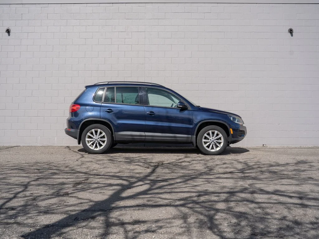 Used 2015 Blue Volkswagen SE image 8