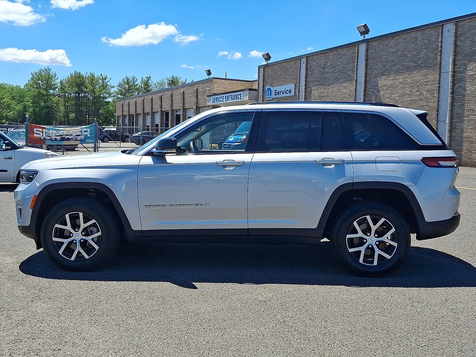 Certified Used 2023 Silver Zynith Jeep Limited image 4