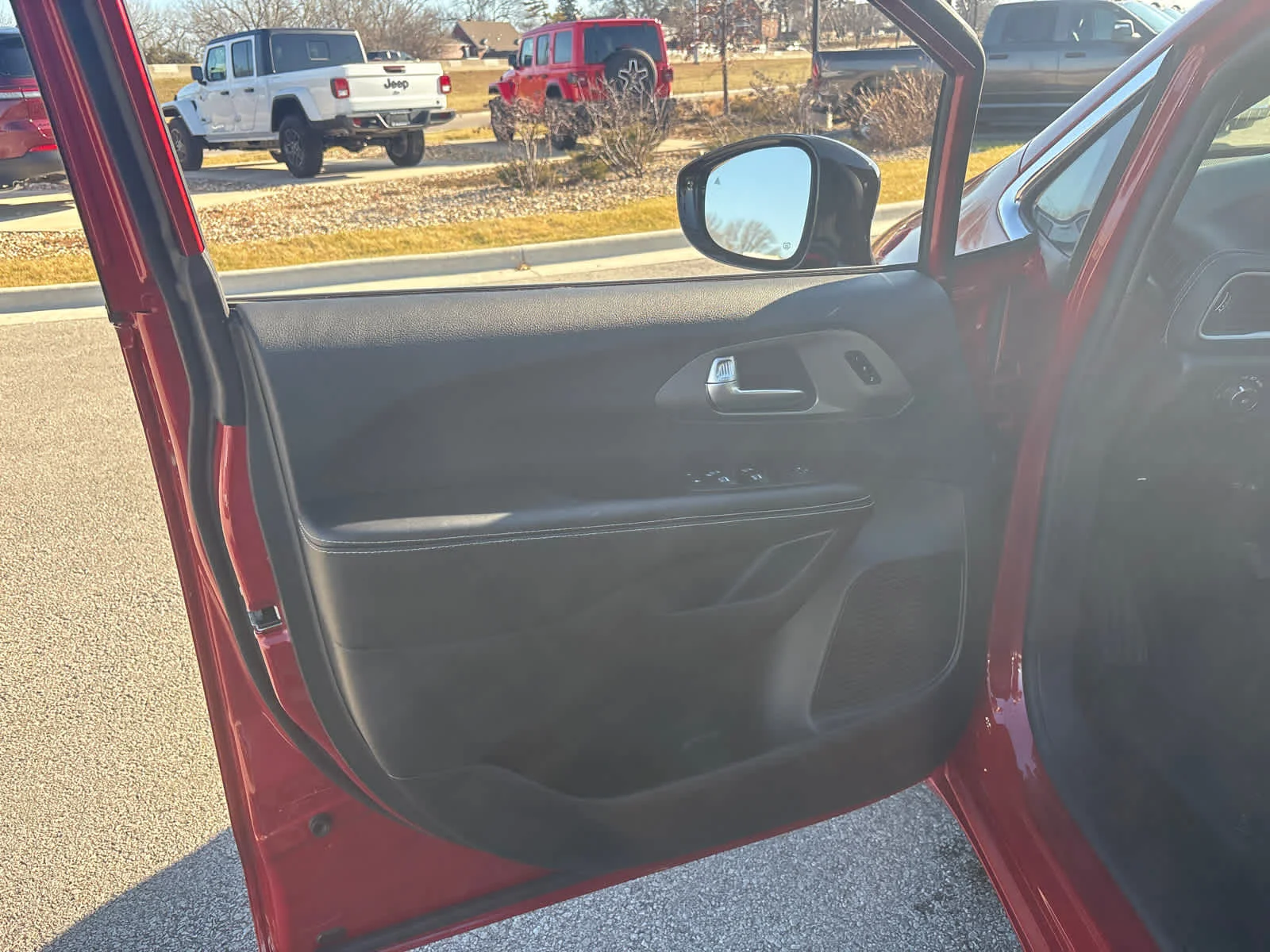 New 2026 Red Hot Pearl-Coat Exterior Paint Chrysler Select image 20