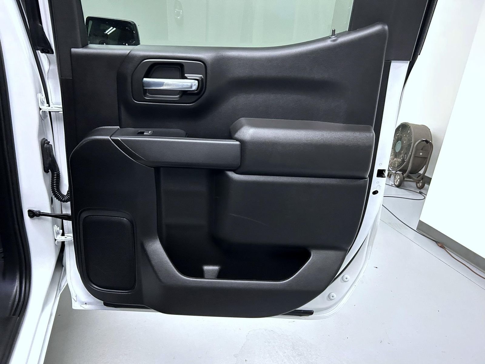 Used 2023 White Chevrolet WT image 17