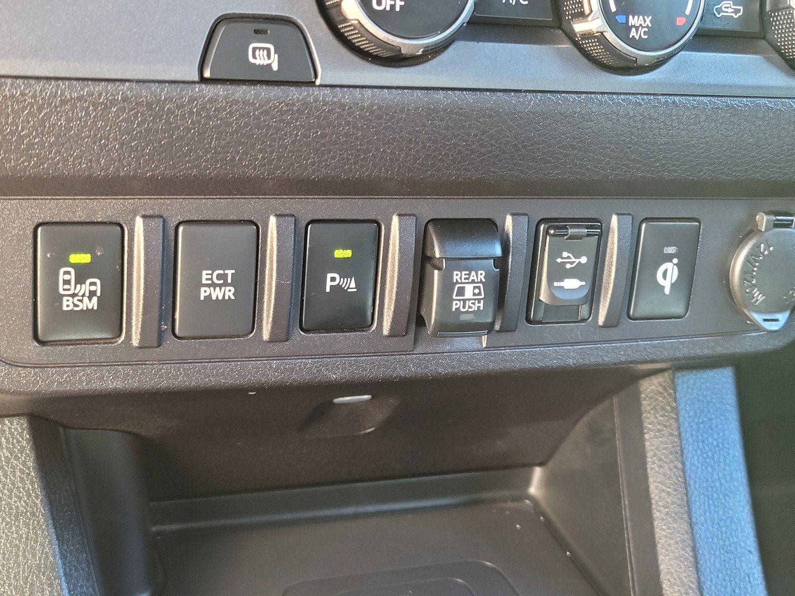 Used 2019  Toyota  image 21