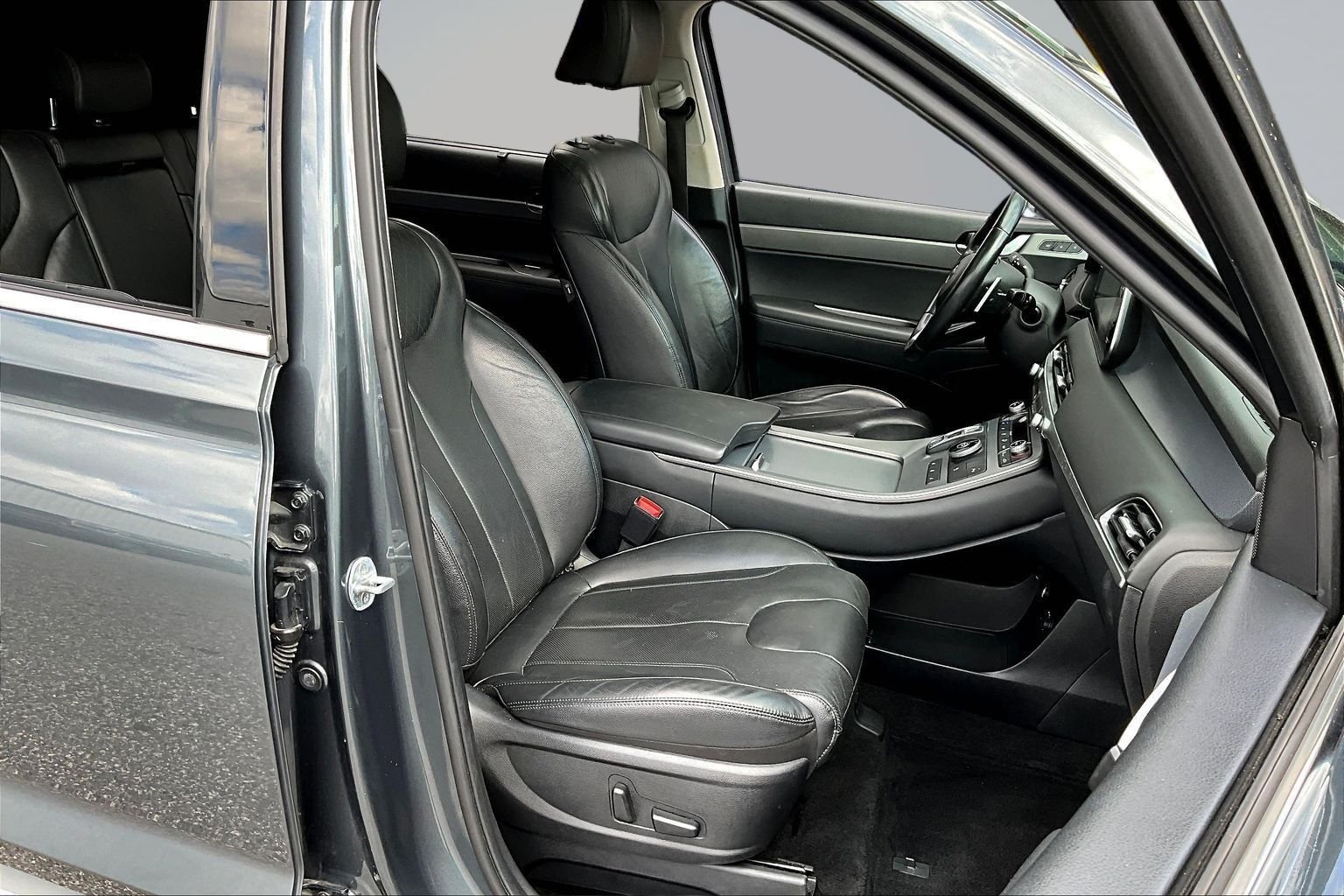 Used 2022 Gray Hyundai SEL image 27