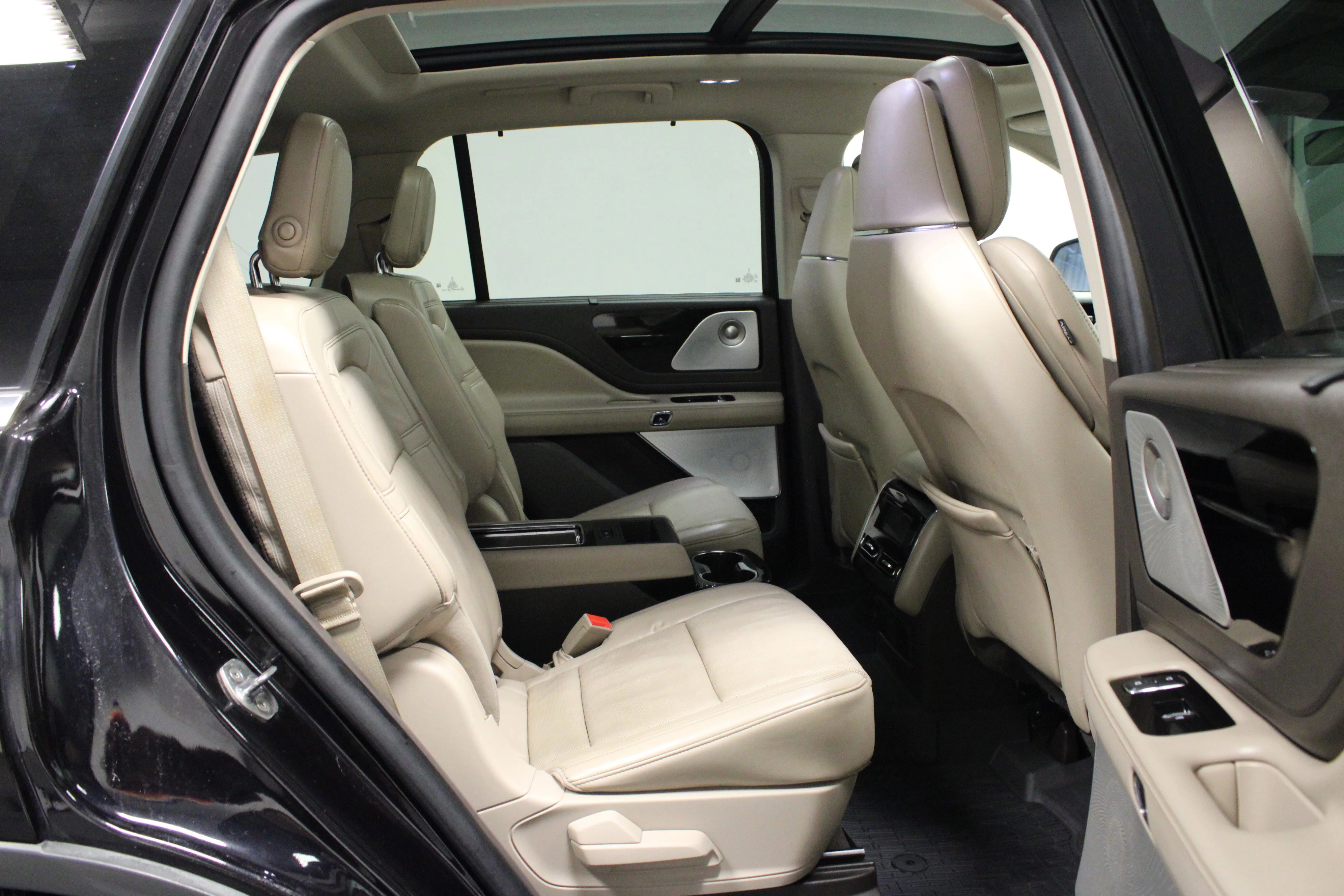 Used 2020 Black Metallic Lincoln Reserve image 16