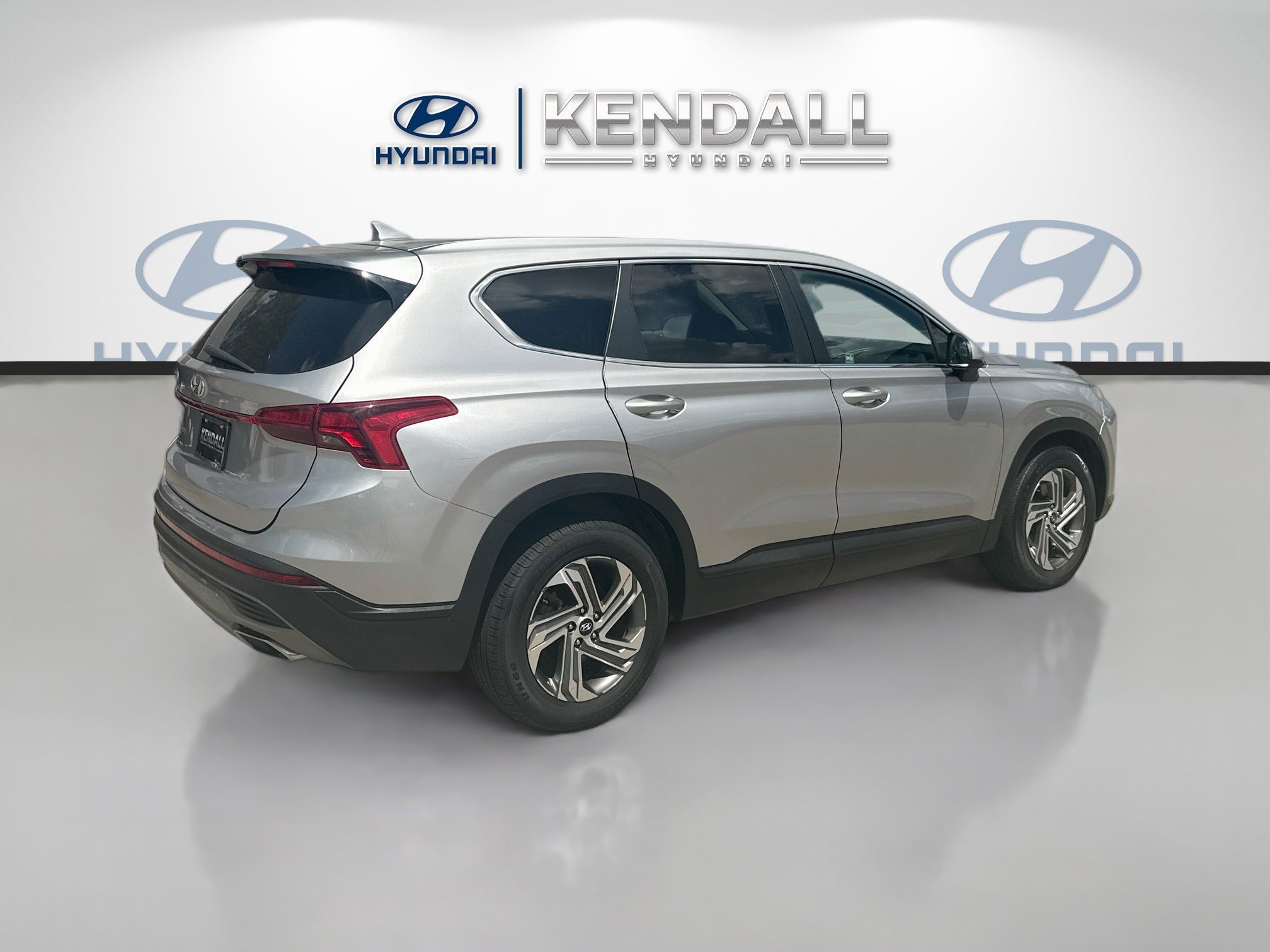 Used 2021 Shimmering Silver Hyundai SE image 6