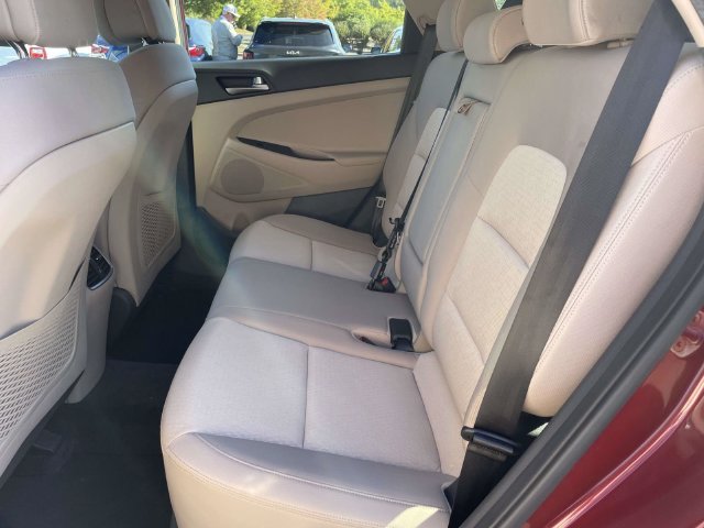 Used 2017 Ruby Hyundai Eco image 10