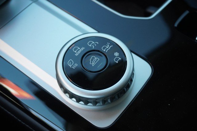 2025 Mitsubishi Outlander SE - Photo 29